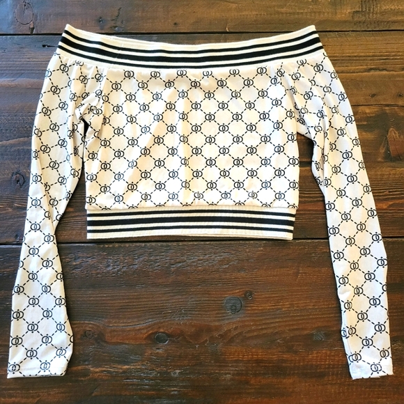 Fashion Nova Tops - NWOT Fashion Nova Crop off the shoulder printed top-Medium